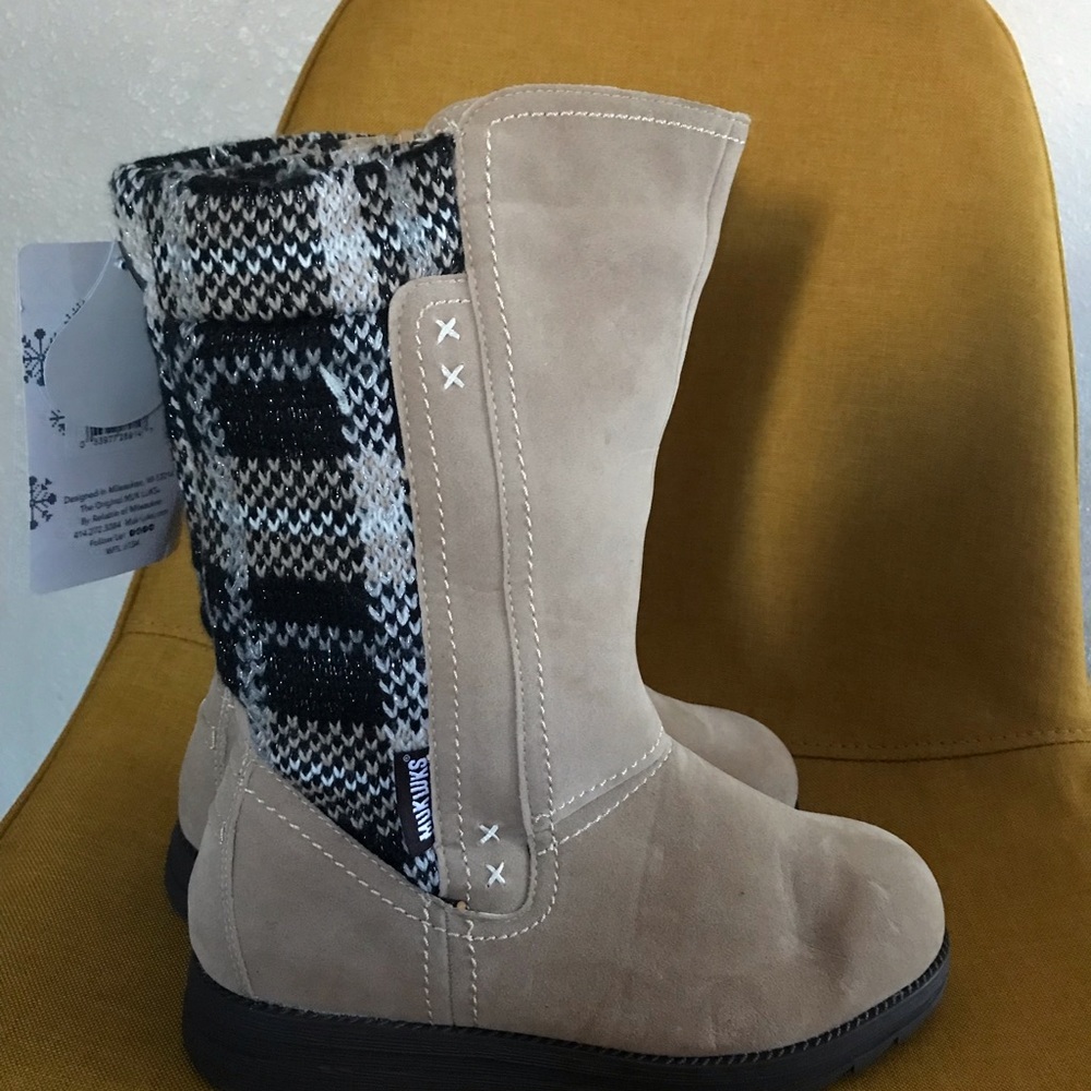 brand new mukluk boots